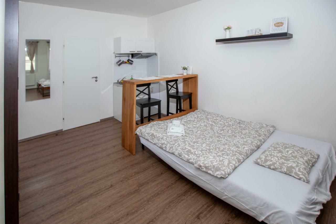 Zizkov Cosy Studio Apartments Прага Екстериор снимка